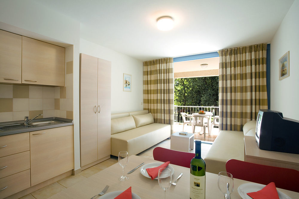 Eurocamp Mobile Homes At Fkk Nudist Campsite Solaris Tar-Vabriga Buitenkant foto