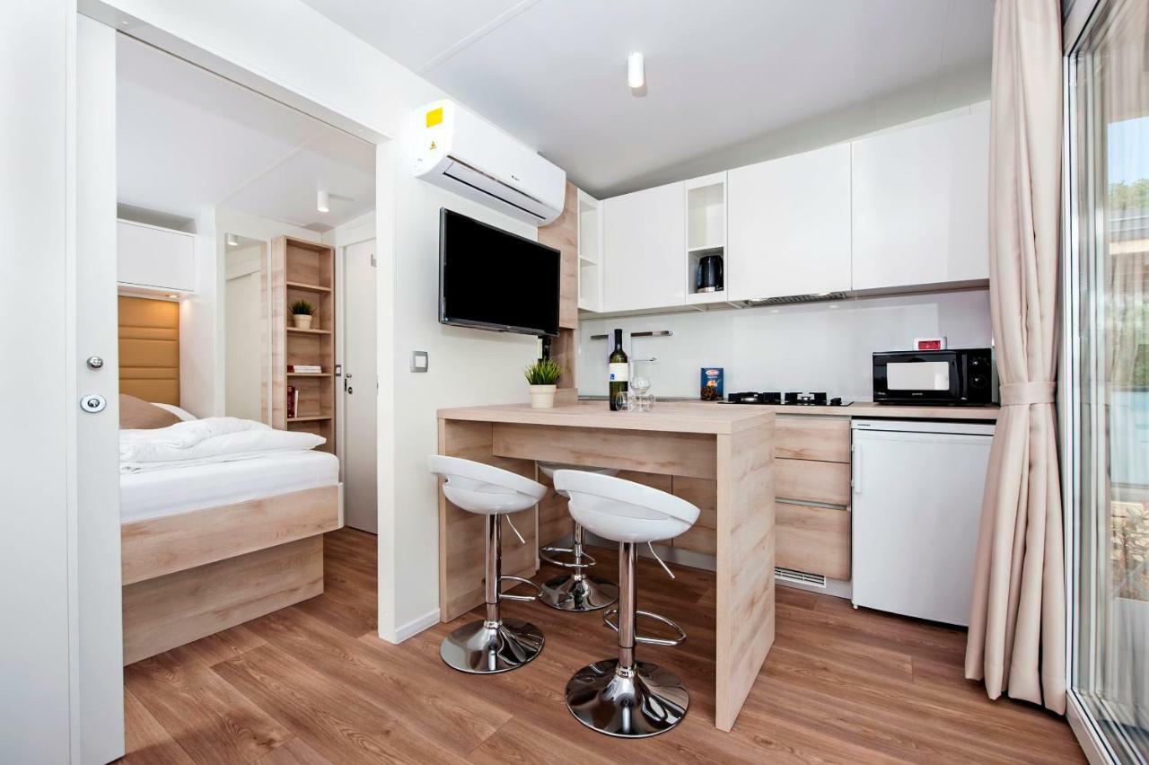 Eurocamp Mobile Homes At Fkk Nudist Campsite Solaris Tar-Vabriga Buitenkant foto